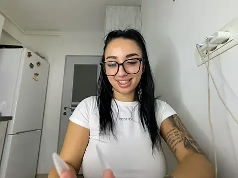 blueeyes_bb (F teen) - Handjob + spit