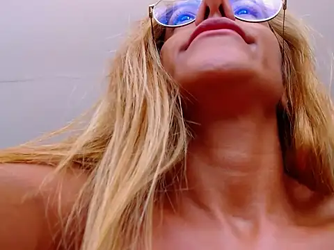 sexymusclegoddess (F milf) - SHOW PUSSY