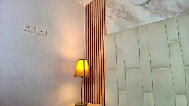 CharlotteSchmidtt live cam screenshot female from Colombia on Gratis Show – Free Live Cams