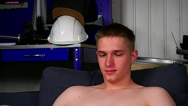 dustyn_fox (M twink) - Teasing teeth and tongue play