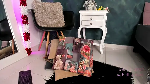 BellaRooux live cam screenshot female on Gratis Show – Free Live Cams