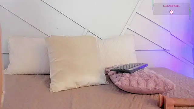  alanarouge chat room