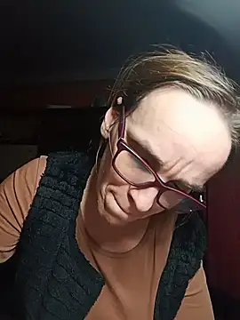 Dettybitch40 live cam screenshot malefemale from Hungary on Gratis Show – Free Live Cams