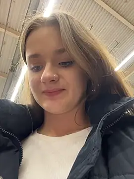 kittyqueeny (F young) - make me creamy cum in dirty restroom