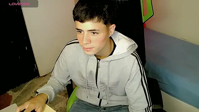 bby_santi (M twink) - show cum