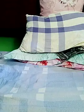 queensoreal (Ask my age) - Give me love and support.cumcum💦