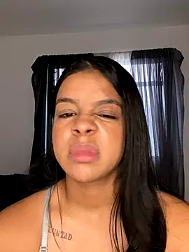 trianawhite (F young) - Short off pussy flash♥️