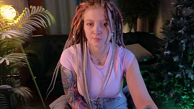 kiki_shay (F young) - paints, canvases, easel fo art