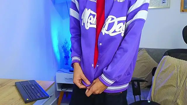 yulian_vasquez (M twink) - Spank ass in doggy style! 🍒