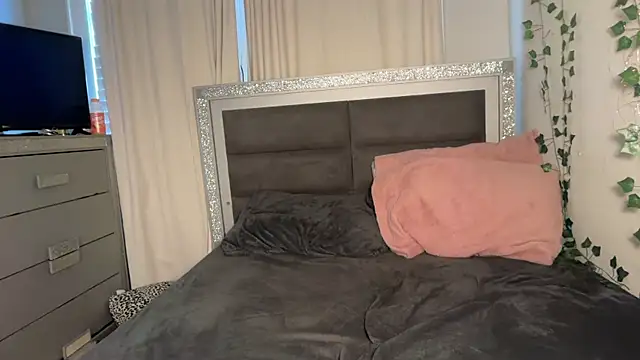 sophiasecretsx (F teen) - wet shirttt