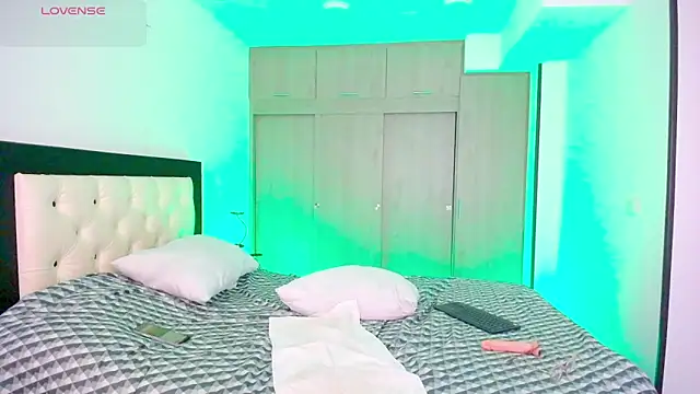 carolinnefiotti - CarolinneFiotti's free webcam - UK Sex Cams