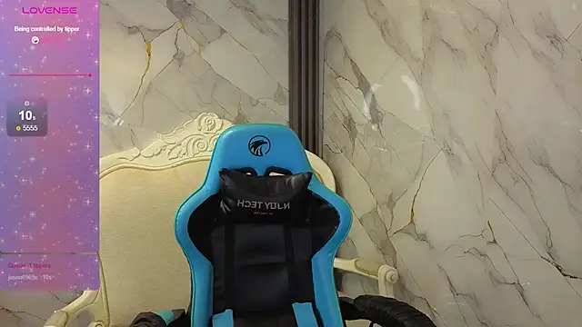  Sarita22_a chat room