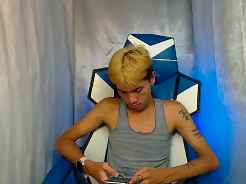 riks_tyler (Ask my age) - christmas cum for you!!