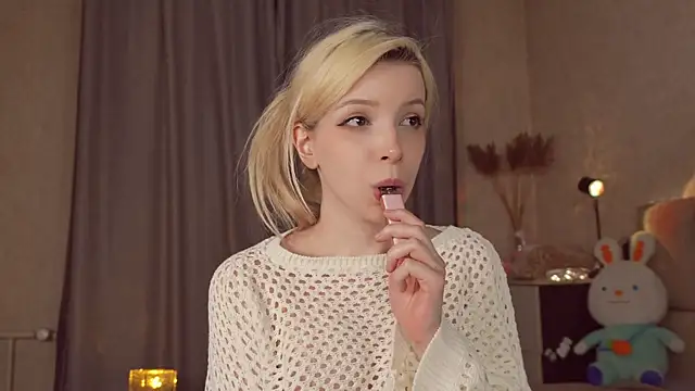 berrylush_ (F young) - cameltoe and belly tease