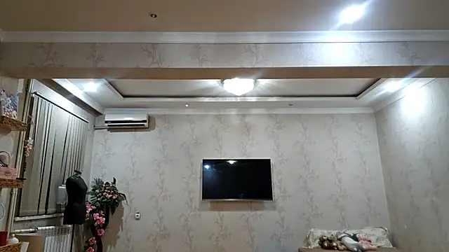 corinnekindregans (F teen) - Spin around once!