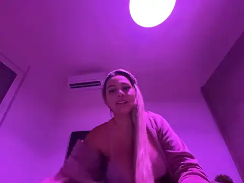 gabriellagaby (F milf) - Arrecadar grana o tratamento da mãe