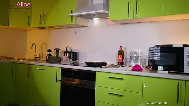 pinkheart_ (F milf) - spread legs & show pussy