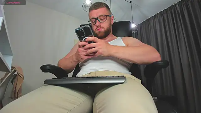 findom_guy - Findom_guy's free webcam - UK Sex Cams