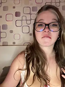 LittleChaosQueen Live Webcam on Stripchat