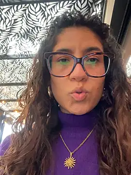 valerievan (F young) - Twerking in the restrooms✨