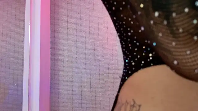 ellaevanz - EllaEvanz's free webcam - UK Sex Cams