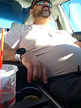 roddog18 (Ask my age) - Cum in the car