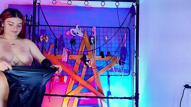 mistress_scarlot... Live Webcam on Stripchat