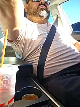 roddog18 (Ask my age) - Cum in the car