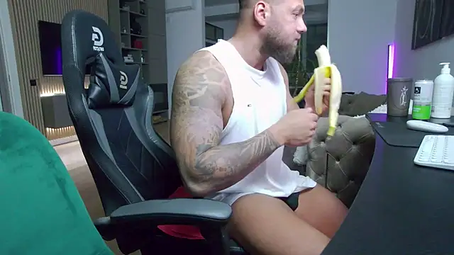 UbbeViking Live Webcam on Stripchat