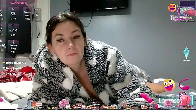 GoldenSquirter Live Webcam on Stripchat