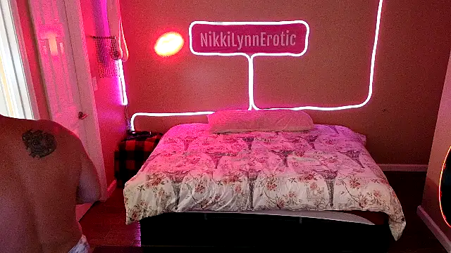 NikkiLynnErotic