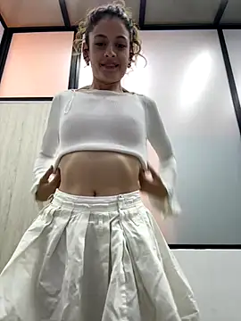 alana15 (F young) - SQUIRT EXPLOSION AT THE FOOD COURT