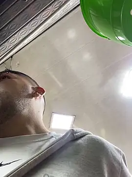 JuanZapata33 Live Webcam on Stripchat