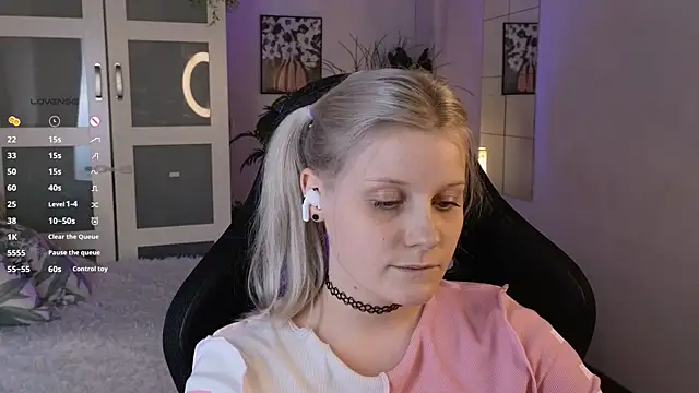 shinejoan (F young) - squeeze boobs