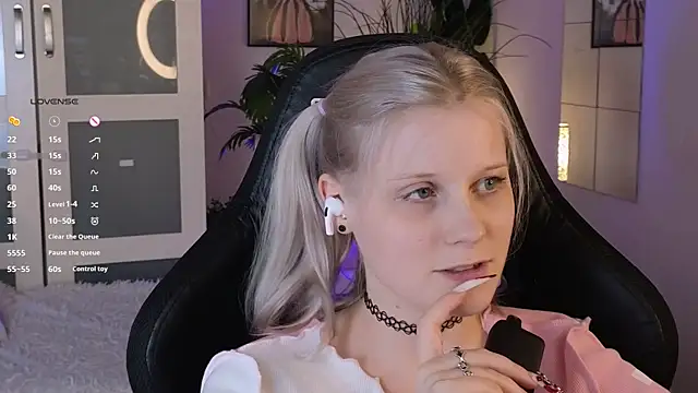 shinejoan (F young) - squeeze boobs