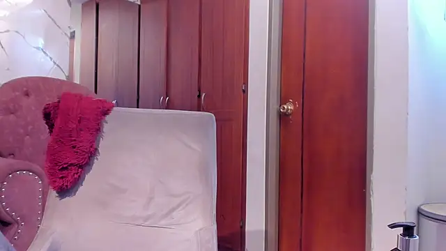 evelyn_wine Live Webcam on Stripchat