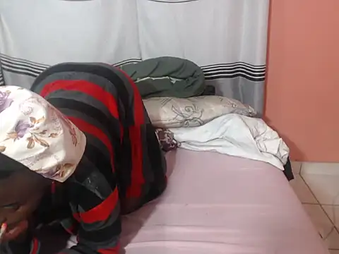 BlackJuicy_01 live cam screenshot female on Ufotopia – Live Cams & Video Chat Community