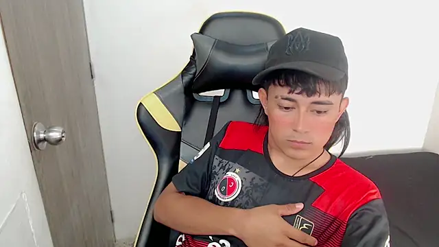 tatann_18 - Tatann_18's free webcam - UK Sex Cams