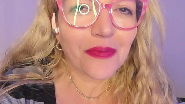 naty_mature_ (F milf) - show boobs