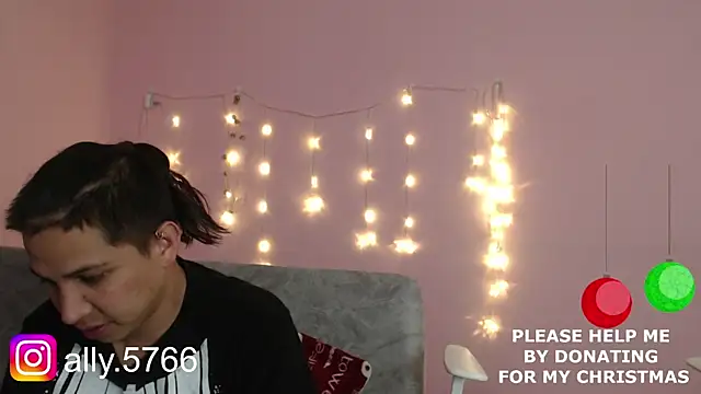 goalxcouple (Ask my age) - Flash boobs