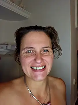 xcrazzycat (G young) - Petit plug anal 5 min