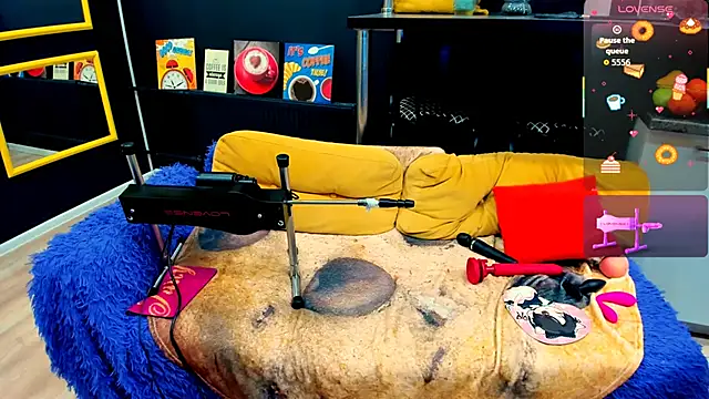 flirtymary (F milf) - PUSSYPLAY DOGGY WTH HUSH IN ASS