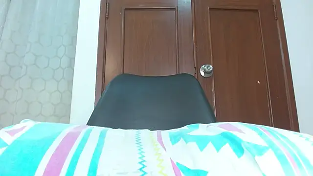 darliin_g (F young) - purple toy in peephole  and squirt💜