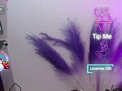 queen_rousee - Queen_Rousee's free webcam