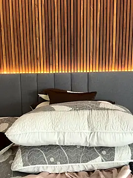 emiilyadams_ (F young) - RUB MY PINK KITTY FOR U