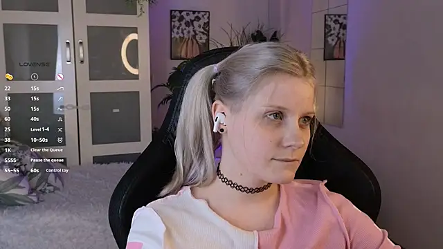 shinejoan (F young) - squeeze boobs