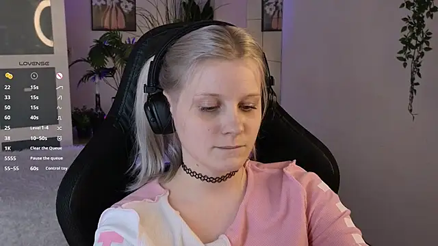 shinejoan (F young) - squeeze boobs