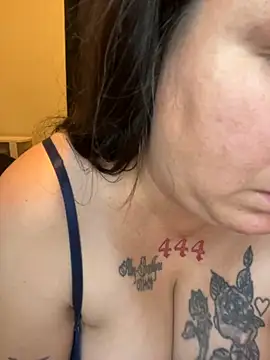 sammyraxxx (F milf) - Oil ass with anal plug in