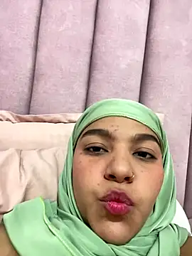 sephora_badawi (F young) - twerk dildo inside