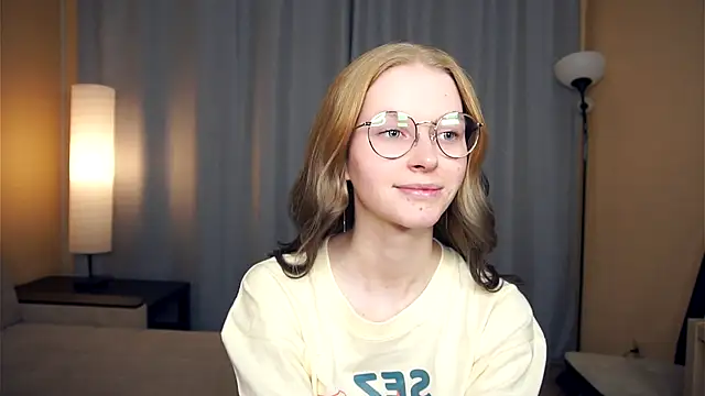 ToyaPletz live show on StripChat 